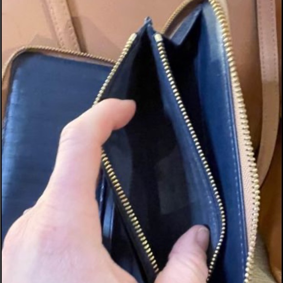 ONE Tory  Burch Wallet - Picture 11 of 13